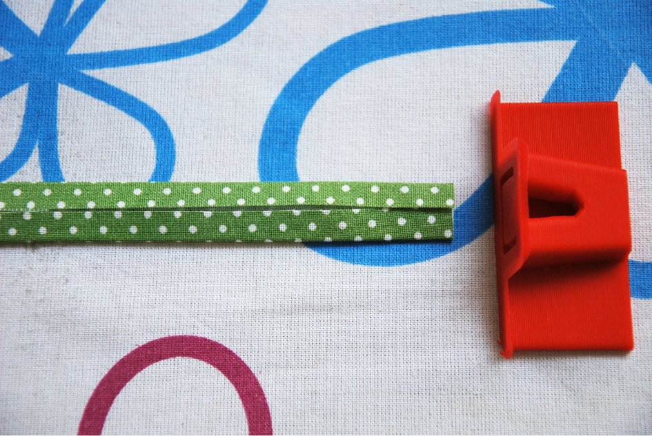 Zakladač na šikmý proužek (4)